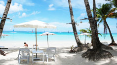 The White Beach (or front beach) stretches for about 4km of white, powdery sand against azure water. 